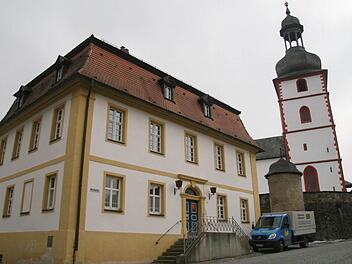 Das Marktschorgaster Pfarrhaus ist ein historischer Schatz: Die Pläne stammen aus dem Jahre 1750, gebaut worden ist es aber wegen Geldmangels erst 1800 gebaut. Jetzt wird das historische Gebäude generalsaniert und energetisch ertüchtigt. Fotos: Alexander Hartmann
