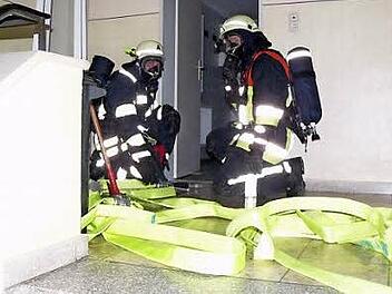 In der Verwaltung und Zimmerei des st&auml;dtischen Bauhofs fand eine &Uuml;bung der Kulmbacher Feuerwehr statt. Foto: Feuerwehr