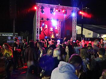 Fasziniert die Meute: DJ Bump spielt Musik f&uuml;r jeden Geschmack und heizt auf dem Open Air nun im zweiten Jahr m&auml;chtig ein. Foto: Veranstalter