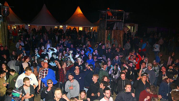 Party im Nirgendwo. Foto: Monika Limmer