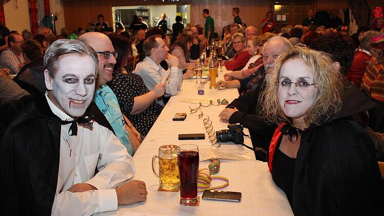 Landrat Alexander Tritthart und Frau als Vampire    Foto: Evi Seeger