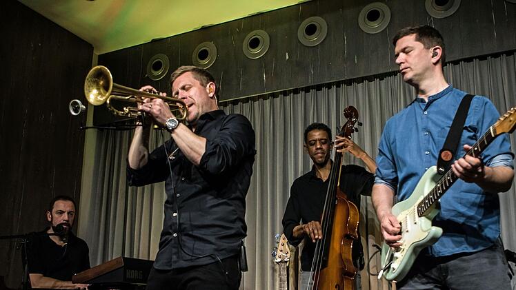 Umjubeltes Gast-Spiel: Nils Wülker begeisterte mit seiner Band bei "Leise am Markt" in Coburg.Foto: Jochen Berger