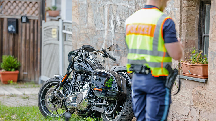 Schwerer Verkehrsunfall in N&uuml;rnberg: Motorradfahrer stirbt an Verletzungen