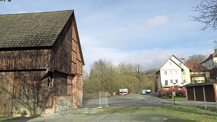 Im Frühjahr 2017 sollen die Sanierungsarbeiten an der Dorfscheune Friesen imZuge der Dorferneuerung beginnen. Foto: Alexander Löffler/Archiv