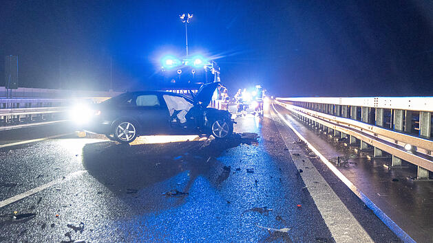 Blitzeis auf der A73: Unfallserie sorgt f&uuml;r stundenlange Sperrung