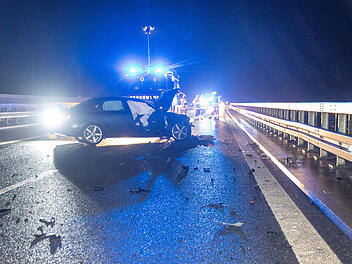 Blitzeis auf der A73: Unfallserie sorgt für stundenlange Sperrung
