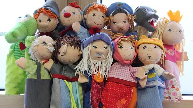 Gruppenfoto, Puppenfoto, wie man's nimmt: Diese Handspielpuppen gehören zur Einrichtung des neuen Familienzentrums im Landratsamt des Landkreises Haßberge und werden von den Kindern und Betreuern gerne verwendet.