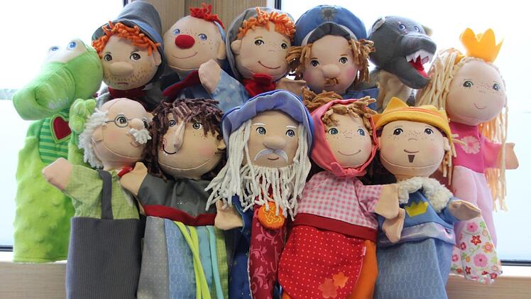 Gruppenfoto, Puppenfoto, wie man's nimmt: Diese Handspielpuppen gehören zur Einrichtung des neuen Familienzentrums im Landratsamt des Landkreises Haßberge und werden von den Kindern und Betreuern gerne verwendet.