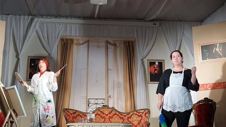 Die Malerin Janine sucht händeringend ein Aktmodell.Richard Sänger