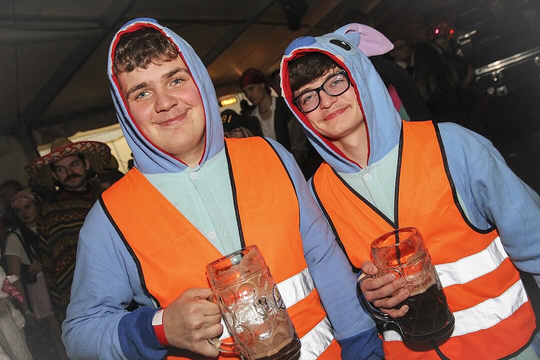 Super Stimmung beim Meeder Zeltfasching 2025!