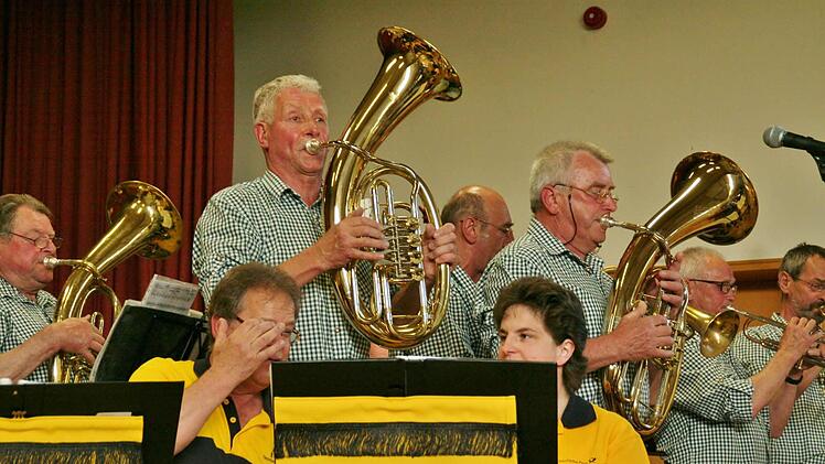 Benefizkonzert von Postkapelle und Bergmusikanten Waldfenster   Foto: Werner Vogel