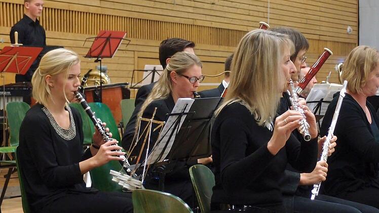 Impresionen vom Sinfoniekonzert in der Franz Goebel Halle Rödental mit dem Jugendorchester Rödental und dem Orchester der Musikfreunde NeustadtFoto: Jochen Berger