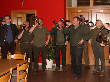 Die Jagdhornbläsergruppe Ebern umrahmte die Veranstaltung und bekam viel Lob für ihr tolles Abschneiden beim Wertungsspiel im Landeswettbewerb.  Fotos: Günther Geiling