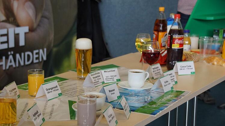 Genug zu trinken, ist eine grundlegende Gesundheitsempfehlung. Wie viele Kalorien da im Spiel sein können, darüber informierte die AOK.Sabine Weinbeer