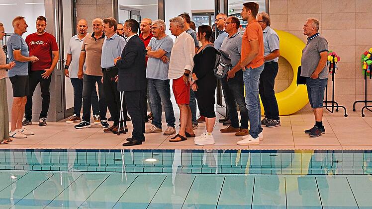 Rund 20.000 Sch&uuml;ler haben im Lehrschwimmbecken &ndash; eine weitere Investition der Gemeinde Ahorn &ndash; im vergangenen Jahr schwimmen gelernt. Gabi Bertram