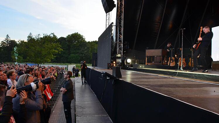 Bryan Adams bei seinem Konzert in Bad Kissingen Foto: Peter Rauch