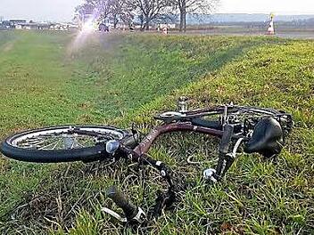 F&uuml;r den 51-j&auml;hrigen Radfahrer kam jede Hilfe zu sp&auml;t. Foto: News5/Merzbach