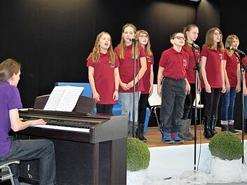 Schulchor und Schulband sorgten für den musikalischen Rahmen.