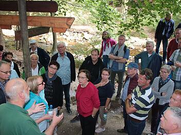 Pressesprecher Friedhart Knolle vom Naturpark Harz machte an mehreren Stationen während einer Wanderungen auf die Besonderheiten des Nationalparks Harz aufmerksam.Ralf Ruppert