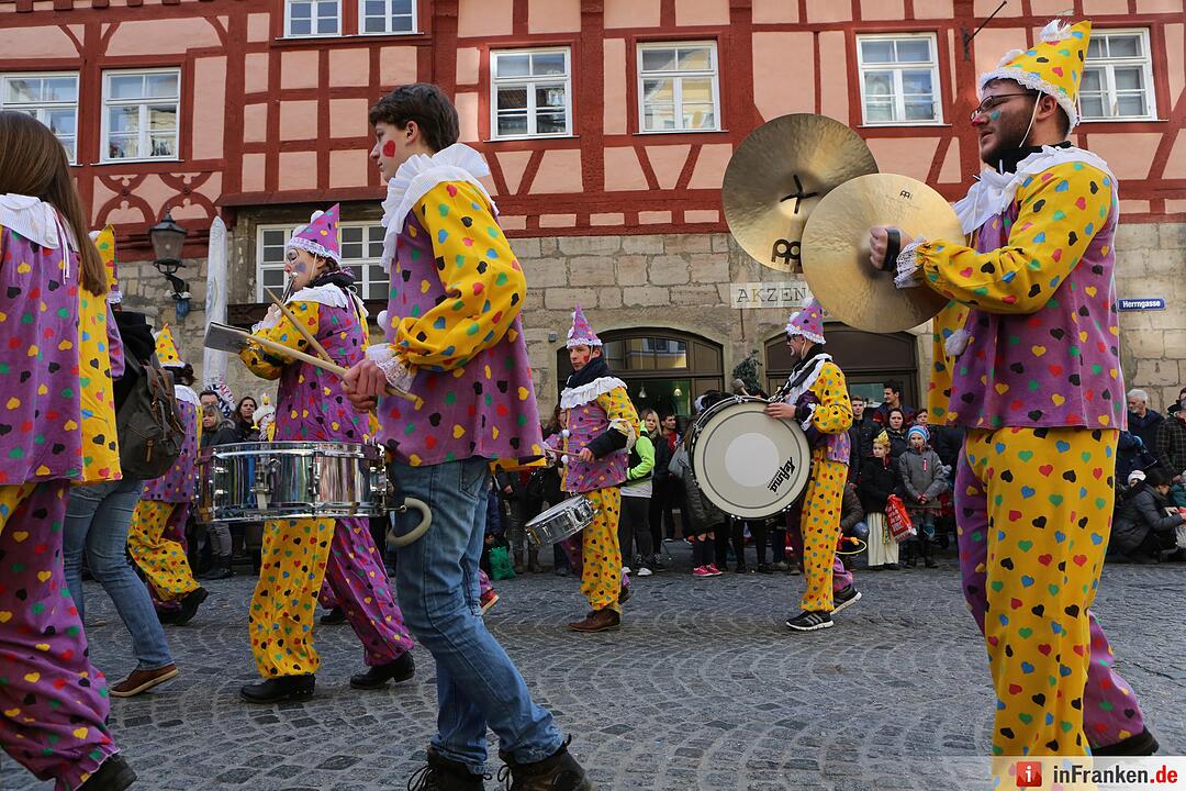 Gaudiwurm: Narren feiern in Coburg