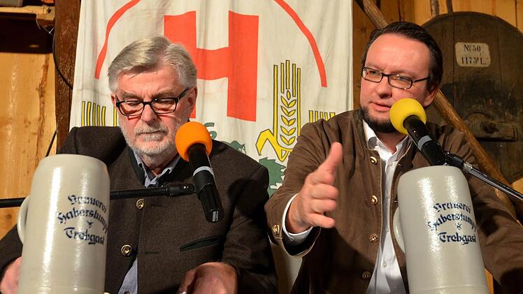 Mauser (Mark Ständner, rechts) und Pinsler (Werner Reißaus) in Aktion. Foto: Dieter Hübner