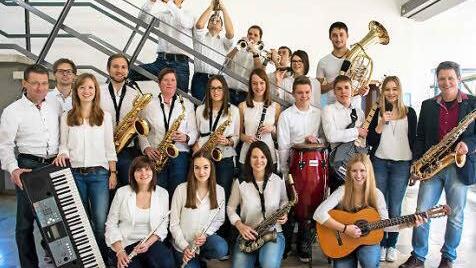 Sie kennen sich von der gemeinsamen Zeit an der Hofheimer Realschule: die Big Band "Pfeffer, Salz & Sahne" aus Hofheim Foto: privat