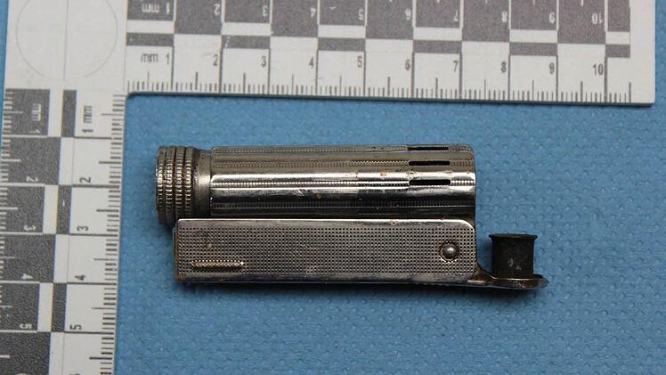 Dieses Feuerzeug hat die Polizei am Tatort festgestellt und sucht nun nach Hinweisen auf den Eigentümer. Foto: Polizei