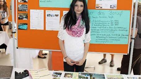 Gina Böhnlein erklärt nach ihrem Praktikum den Zweck der Kurkarte.