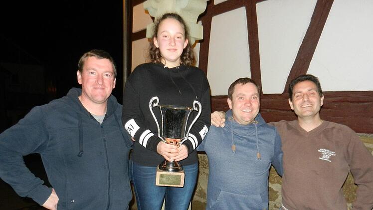 Nikolauslauf der Weichtunger Reservisten: Den Pokal für den 1. Platz durfte das Team mit (von links): Frank und Emilie Charnizny sowie Jochen Markert und Frank Eußner entgegen nehmen.Roland Nitsche