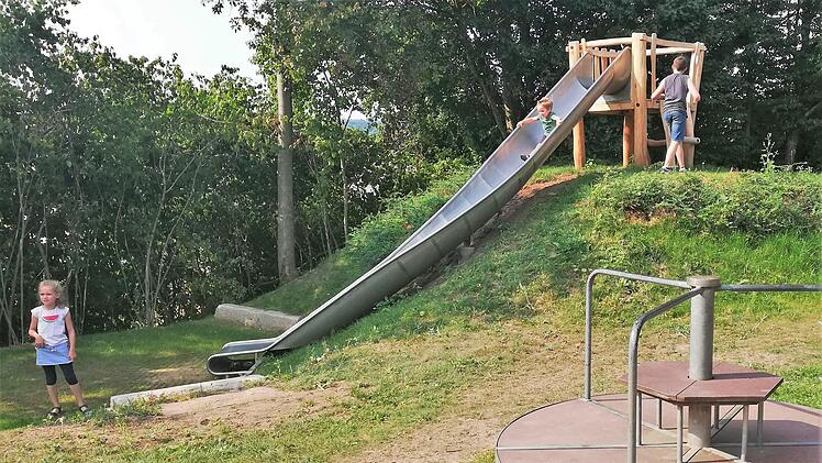 Die Rutsche in der Eichendorffstraße in Garitz stammt von einem anderen Spielplatz. Sigismund von Dobschütz
