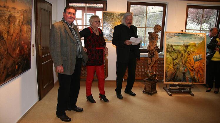 Künstler Horst Böhm freute sich, bei Heidi Reitberger - bei Goldmüller - seine Kunst präsentieren zu dürfen. Ingo Cesaro hielt die Laudatio.