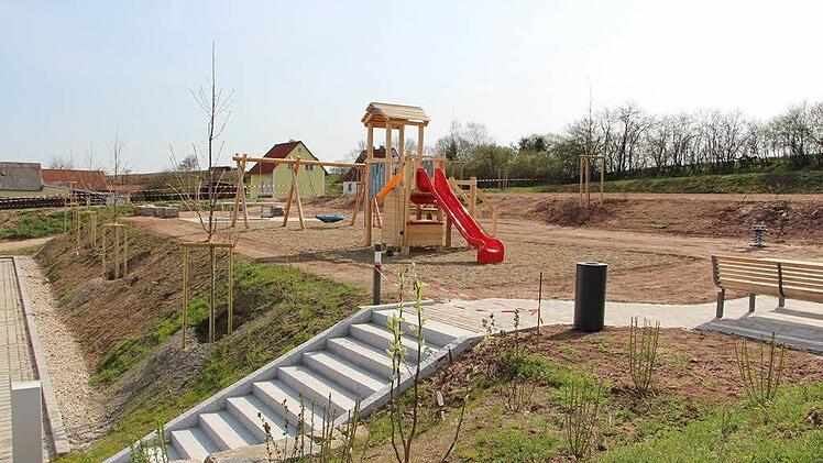 Auch ein neuer Spiel- und Bolzplatz wurde in Mönchsambach im Zuge der Dorferneuerung angelegt. Foto: Elke Pieger