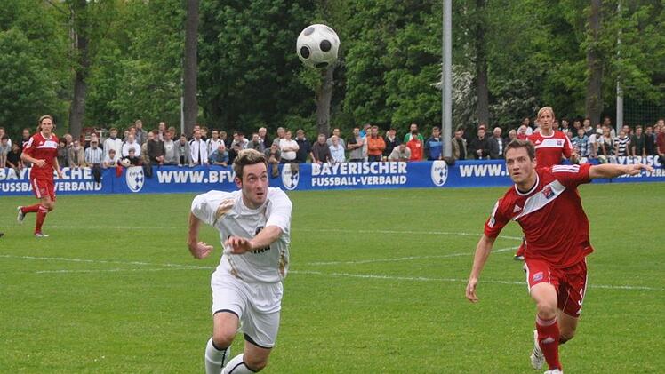 Im Toto-Pokal-Finale gegen die SpVgg Unterhaching erzielte Oliver Seybold (links) ein Traumtor. Foto: Leo H&uuml;hnlein