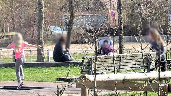 Mit dem schönen Frühlingswetter schmilzt bei vielen Kronachern offenbar auch die Angst vor dem Corona-Virus dahin, wie ein Streifzug durch die Stadt dokumentiert. Foto: Sandra Hackenberg