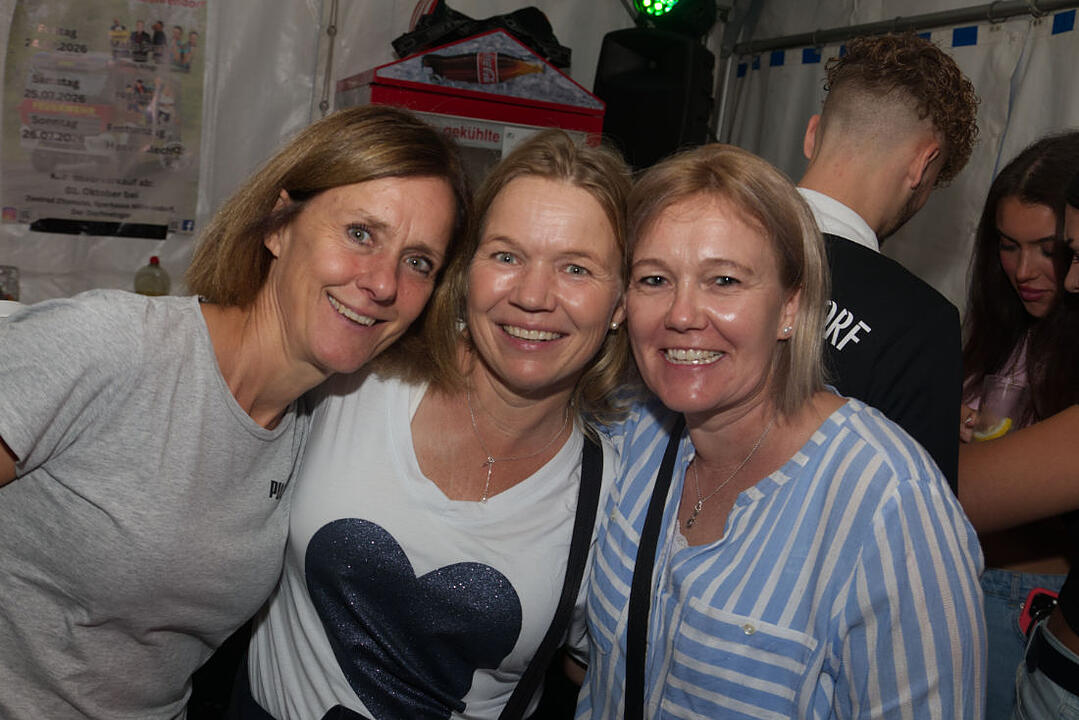 Freitag: Bieranstich & Partyband