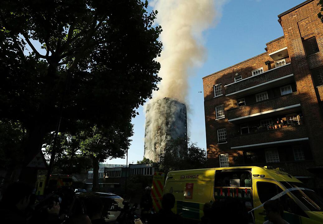 Großbrand in Londoner Hochhaus