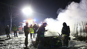 Oberfranken: Brandstiftung in Serie – mehrere Autos und Container brennen