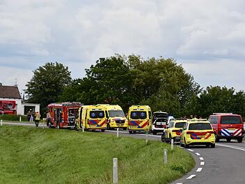 Trauer nach Unfall: Drei Kinder und Schulleiterin tot