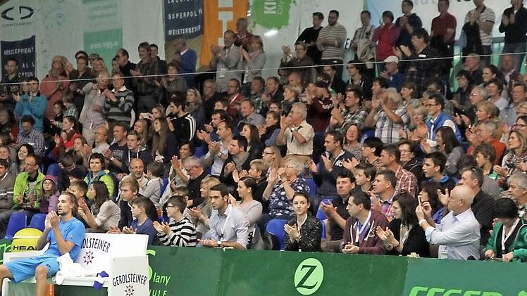 Typisch Eckental: Vollbesetzte Ränge im House of Sports sorgen für Stimmung im fränkischen "Tennis-Mekka".