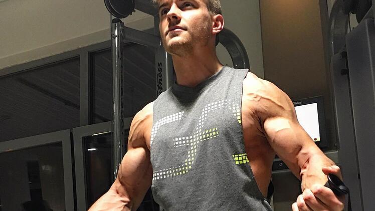 Welcher Sixpack sich unter dem T-Shirt von Jan Weinlein verbirgt, sieht man am Samstag in der Kulmbacher Stadthalle. Da geht der 23-Jährige als Mitfavorit um die Deutsche Fitness-Meisterschaft ins Rennen. Foto: privat