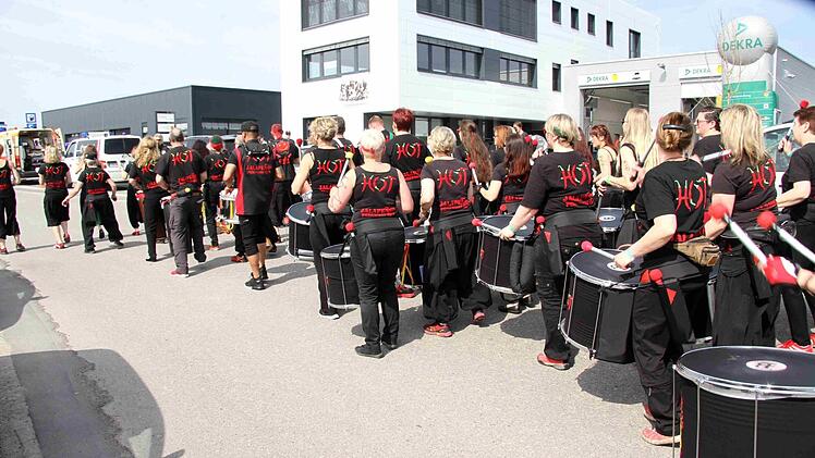 Die ansässigen Betriebe hatten sich viel einfallen lassen, um sich beim Tag der offenen Tür vorzustellen. Foto: Richard Sänger