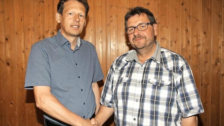 Der neue Vorsitzenden Karlheinz Grüner (links) mit dem scheidenden Vorsitzenden Thomas Klein Foto: Mathias Erlwein