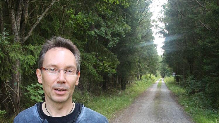 Die ersten hundert Meter, die er in einen Wald hineinläuft, sind für Dirk Stegner wie eine Schleuse. Foto: Oliver Schmidt