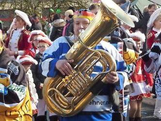 Für den nötigen Schwung im Faschingsfinale sorgen - nicht nur im Frankenwald - die Musikkapellen.  Foto: Gerd Fleischmann