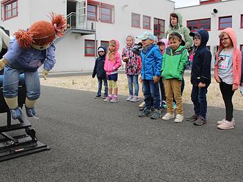 "Uuups, das könnte ja ich sein", mochten manche Kinder gedacht haben. Tatsächlich zeigten sie sich von der Gewalt des Bremsens ohne Gurtbeeindruckt.  Foto: Markus Häggberg