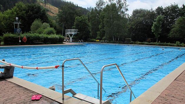 Auch im sanierten Schwimmbad wird der Sprungturm wieder entstehen.  Foto: Susanne Deuerling/Archiv