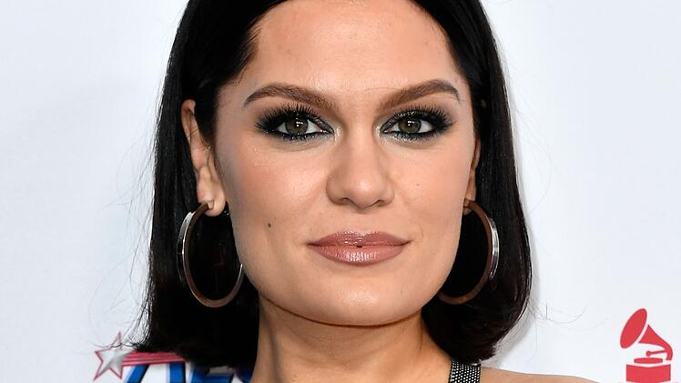 Die britische Sängerin Jessie J leidet an Brustkrebs.
