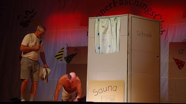 Der "Zigeuner-Fasching" deckte auf, was passieren kann, wenn man in der Sauna sein Toupet verliert.
