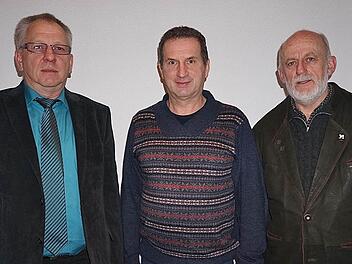 BBV-Kreisobmann Karlheinz Vogler mit dem neuen Sprecher der Jagdgenossen, Klaus Eisenhauer, und dessen Stellvertreter, Hans Seufert (von links)Foto: Gerd Schaar