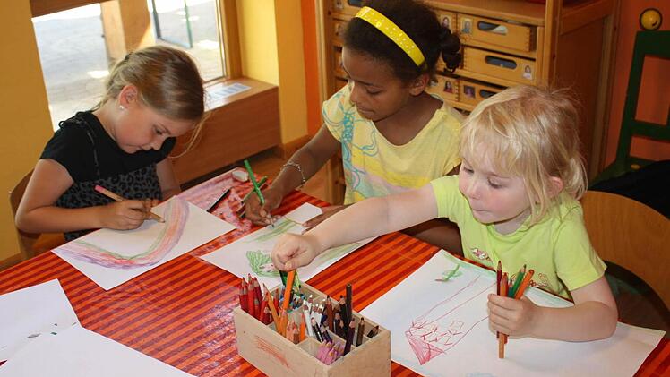 Lilly, Lydia und Lara beteiligten sich am Malwettbewerb.